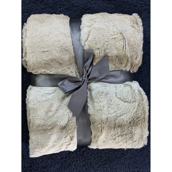 Madison Park Faux‎ Fur Throw Blanket 50x60 Black Brushed Soft NEW - Picture 2 of 2